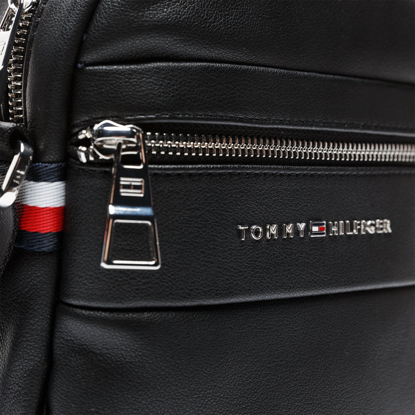 Damska torebka TOMMY HILFIGER TORBA NOVELTY MIX MINI REPORTER am0am04887002 kolor czarny