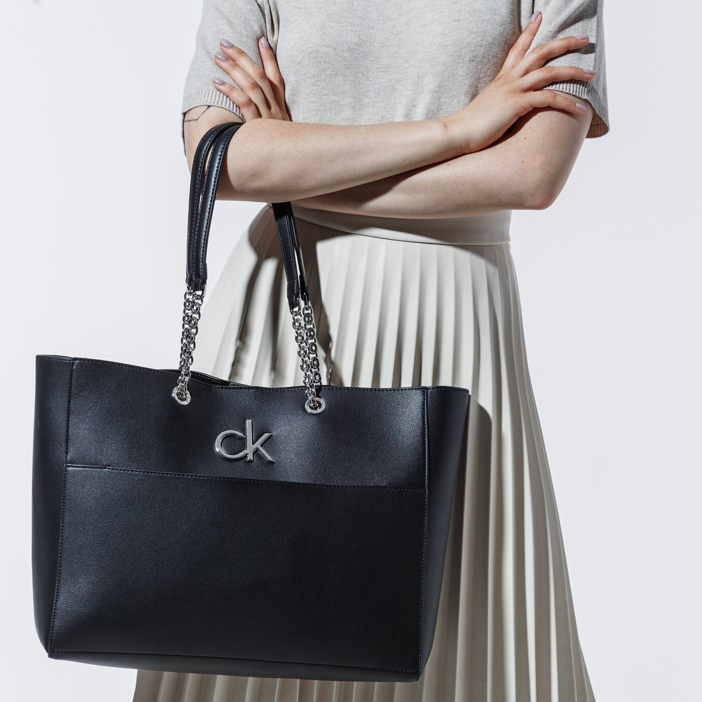 Damska torebka CALVIN KLEIN TOREBKA RE-LOCK SHOPPER k60k606676bax kolor czarny