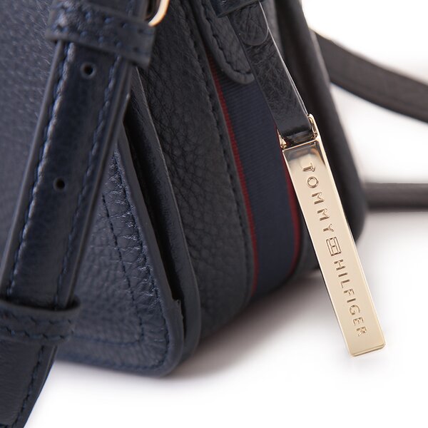 TOMMY HILFIGER TORBA FLORENCE FLAP CROSSOVER bw56924781403 kolor granatowy