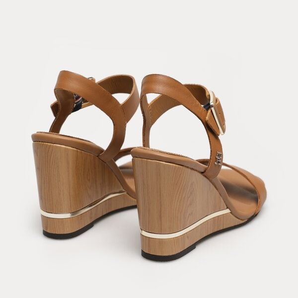 Damskie szpilki / czółenka TOMMY HILFIGER HARDWARE WEDGE SANDAL fw0fw07074gu9 kolor brązowy