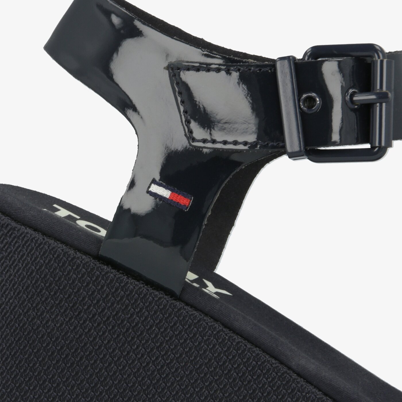 Damskie sandały TOMMY HILFIGER DENIA 2C MATERIAL MIX FLATFORM SANDAL en0en00561403 kolor granatowy