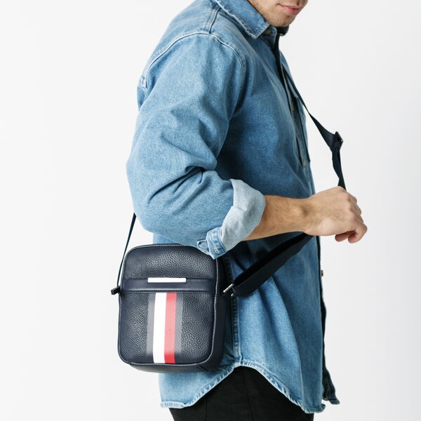 TOMMY HILFIGER TORBA TH DOWNTOWN CORP MINI REPORTER am0am05455cjm kolor granatowy