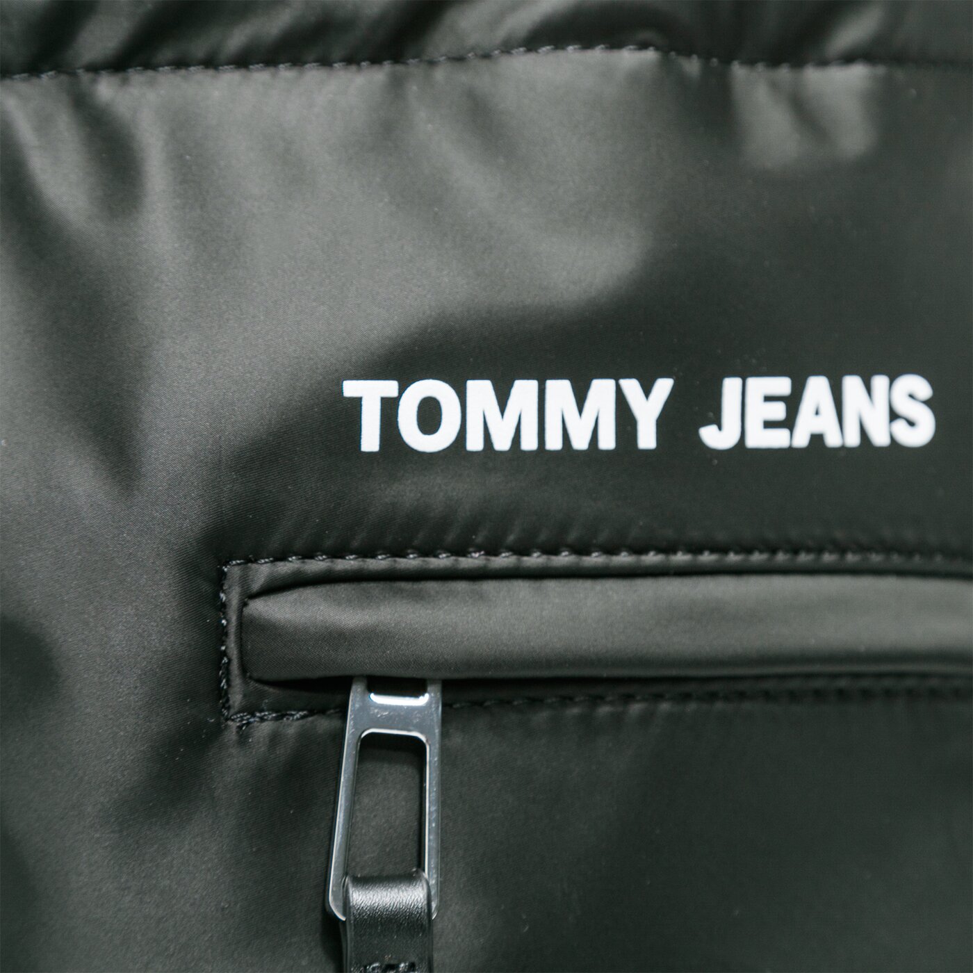 Damska torebka TOMMY HILFIGER TOREBKA TJW NYLON TWIST SM BUCKET BAG aw0aw09092bds kolor czarny