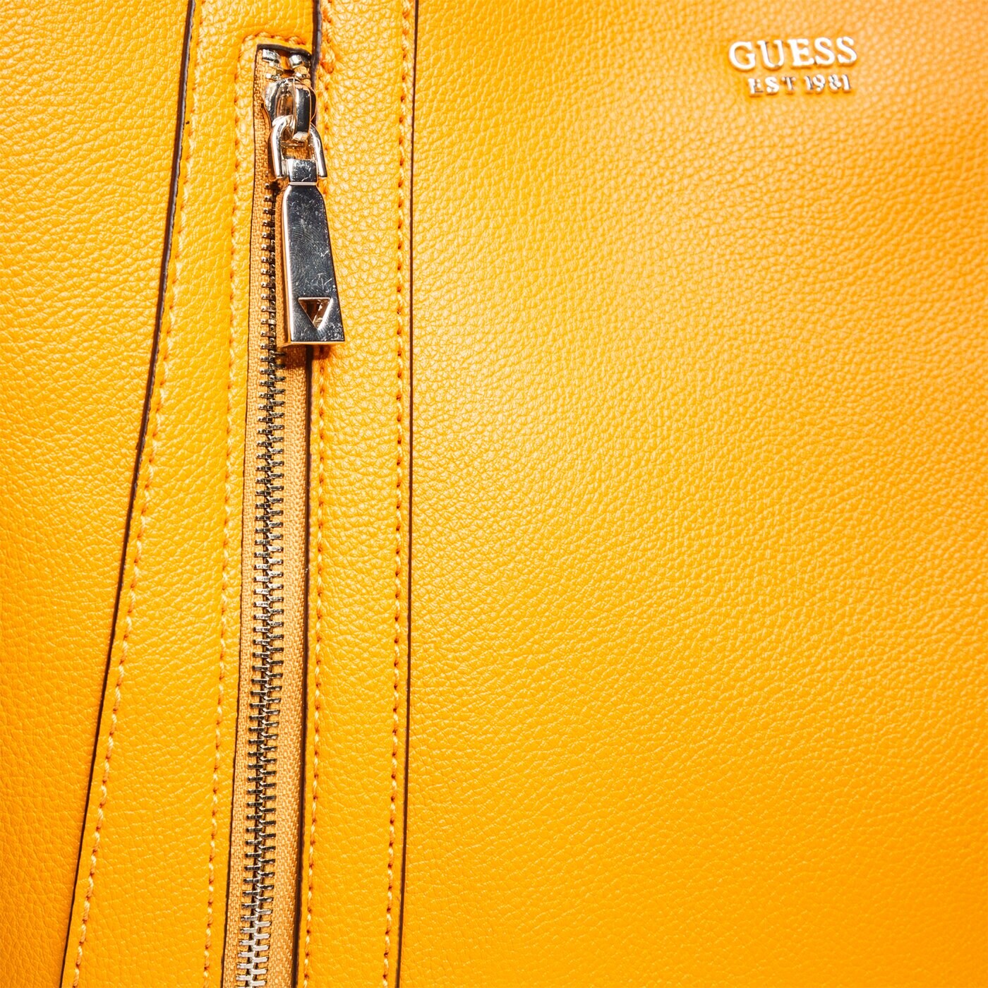 Damska torebka GUESS TOREBKA NAYA TRAP TOTE hwvg7881230mgd kolor musztardowy