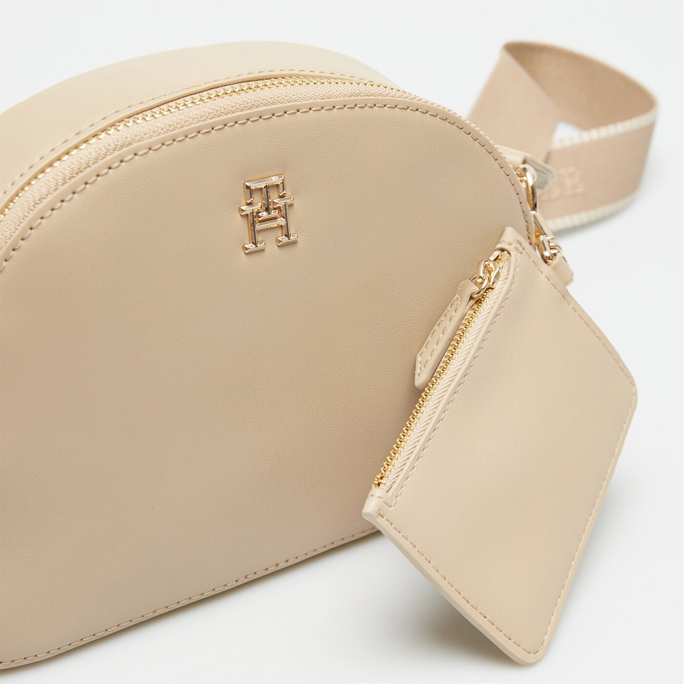 Damska torebka TOMMY HILFIGER TOREBKA TH MONOTYPE HALF MOON CROSSOVER aw0aw16482aeg kolor beżowy