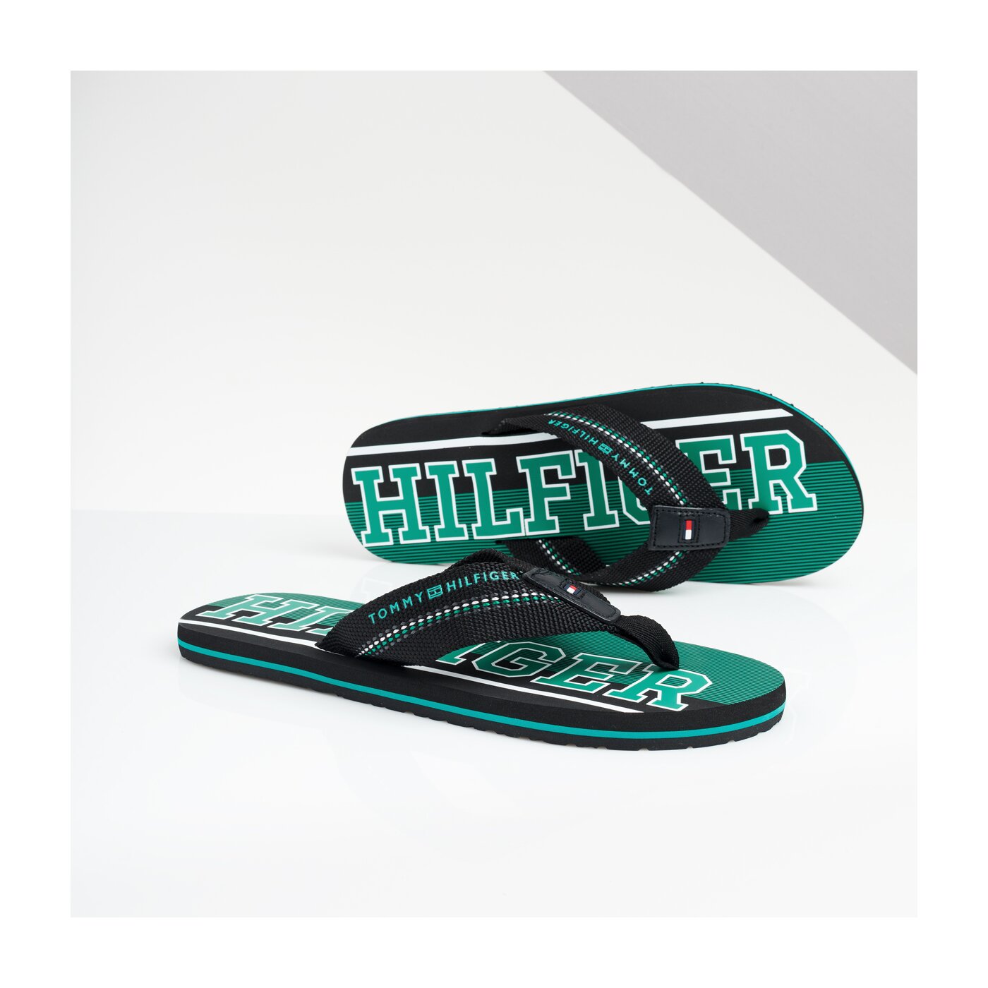 Męskie klapki TOMMY HILFIGER SIMON 22 fm0fm02087990 kolor czarny