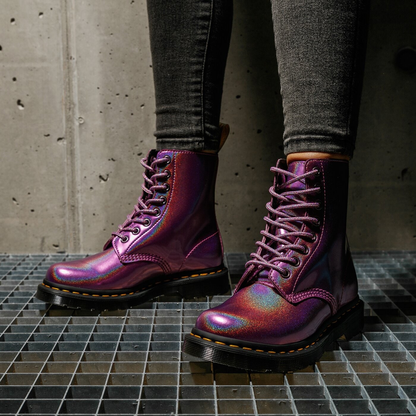 Damskie botki / sztyblety DR. MARTENS VEGAN 1460 PASCAL  26224650 kolor różowy
