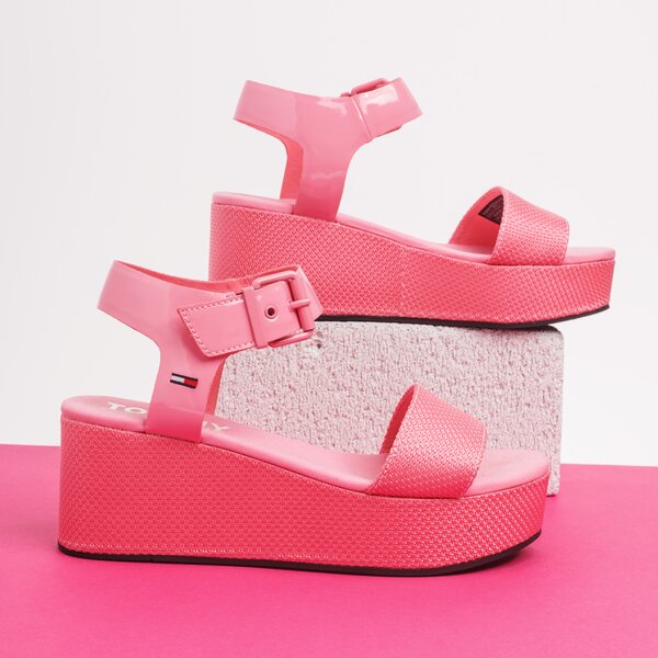 Damskie sandały TOMMY HILFIGER DENIA 2C MATERIAL MIX FLATFORM SANDAL en0en00561669 kolor różowy