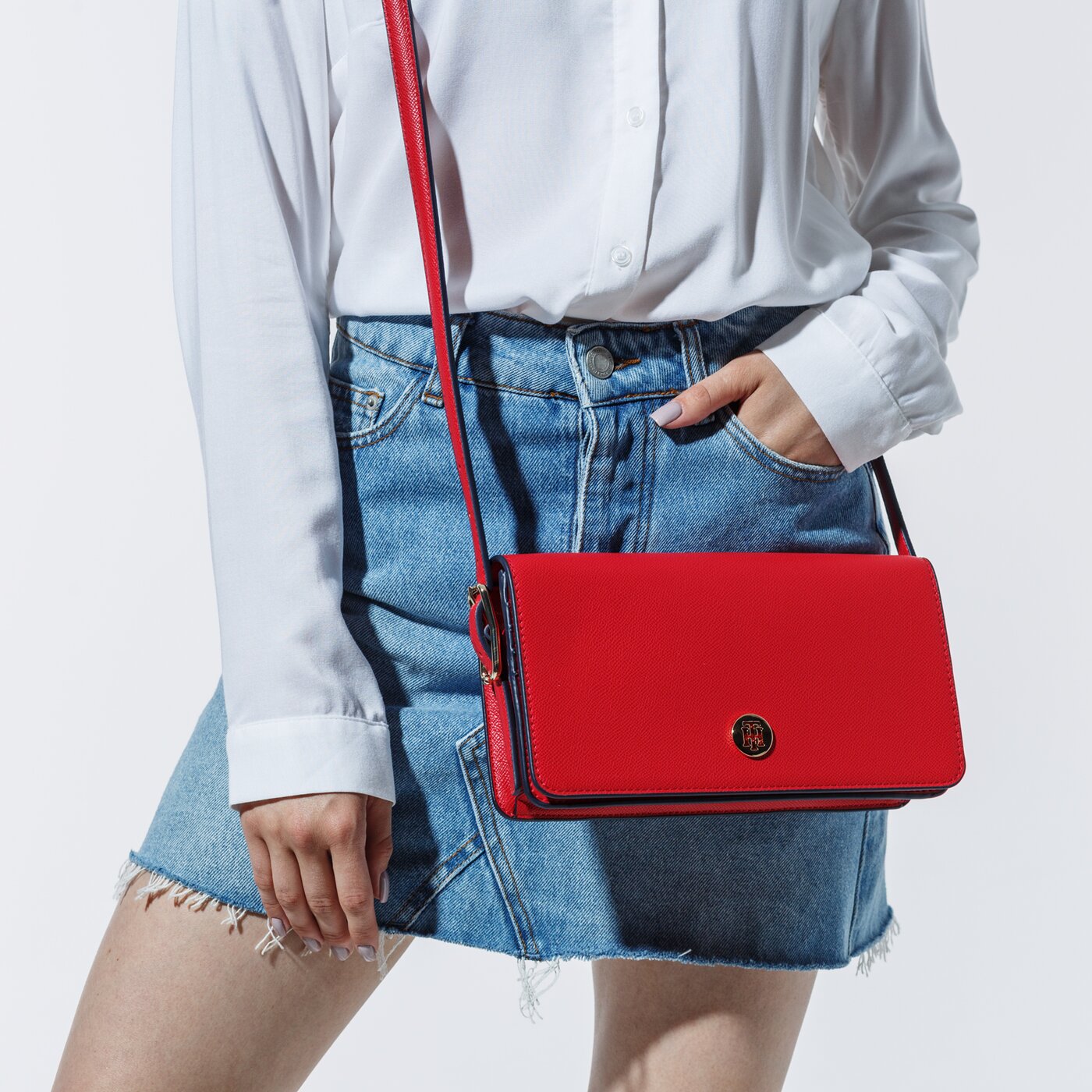 Damska torebka TOMMY HILFIGER TOREBKA HONEY FLAP CROSSOVER aw0aw07943xaf kolor czerwony