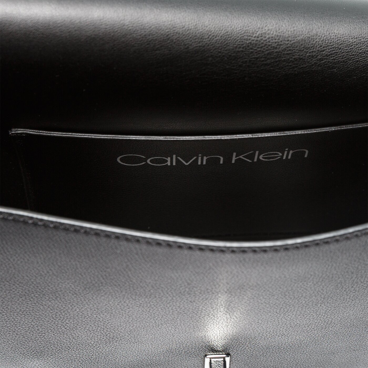 Damska torebka CALVIN KLEIN TOREBKA RE-LOCK SADDLE BAG k60k606678bax kolor czarny