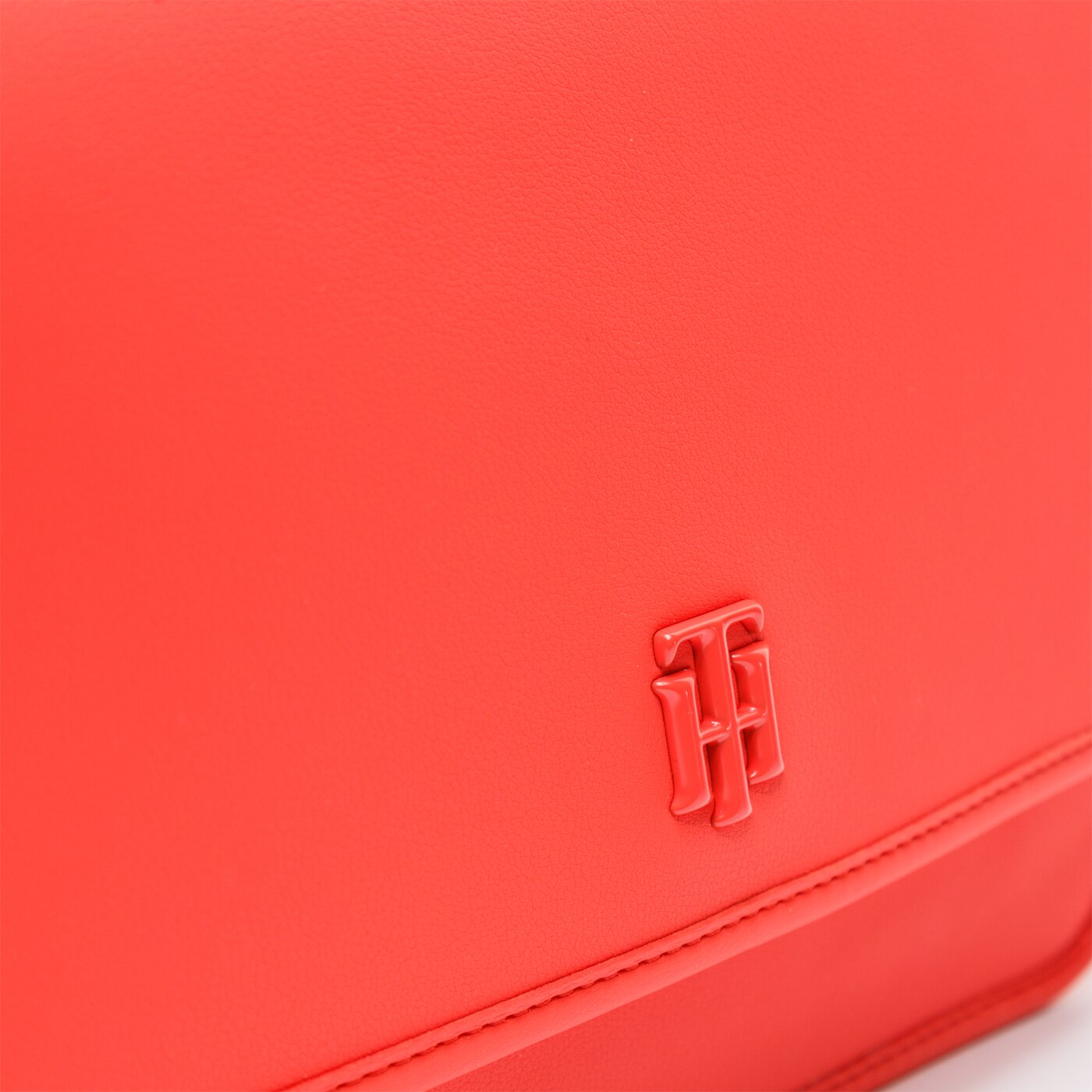 Damska torebka TOMMY HILFIGER TOREBKA CHIC CROSSOVER aw0aw07983sn6 kolor czerwony