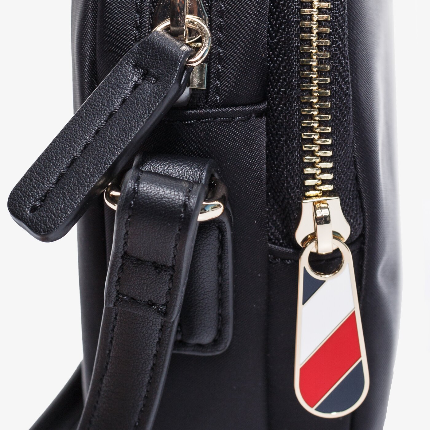 Damska torebka TOMMY HILFIGER TOREBKA POPPY CROSSOVER aw0aw088260gj kolor czarny