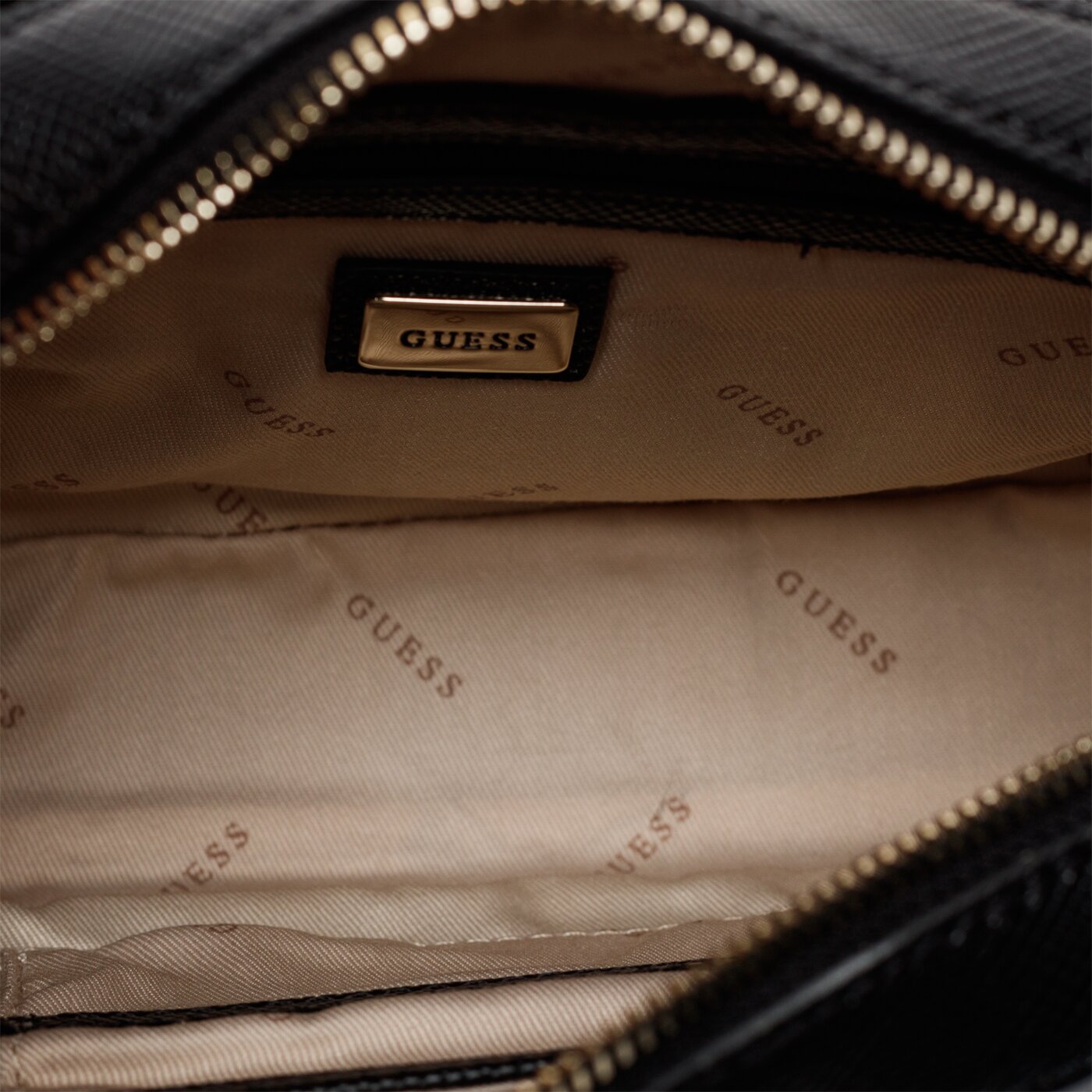 Damska torebka GUESS TOREBKA KAMRYN CROSSBODY TOP ZIP hwsa6691120bla kolor czarny