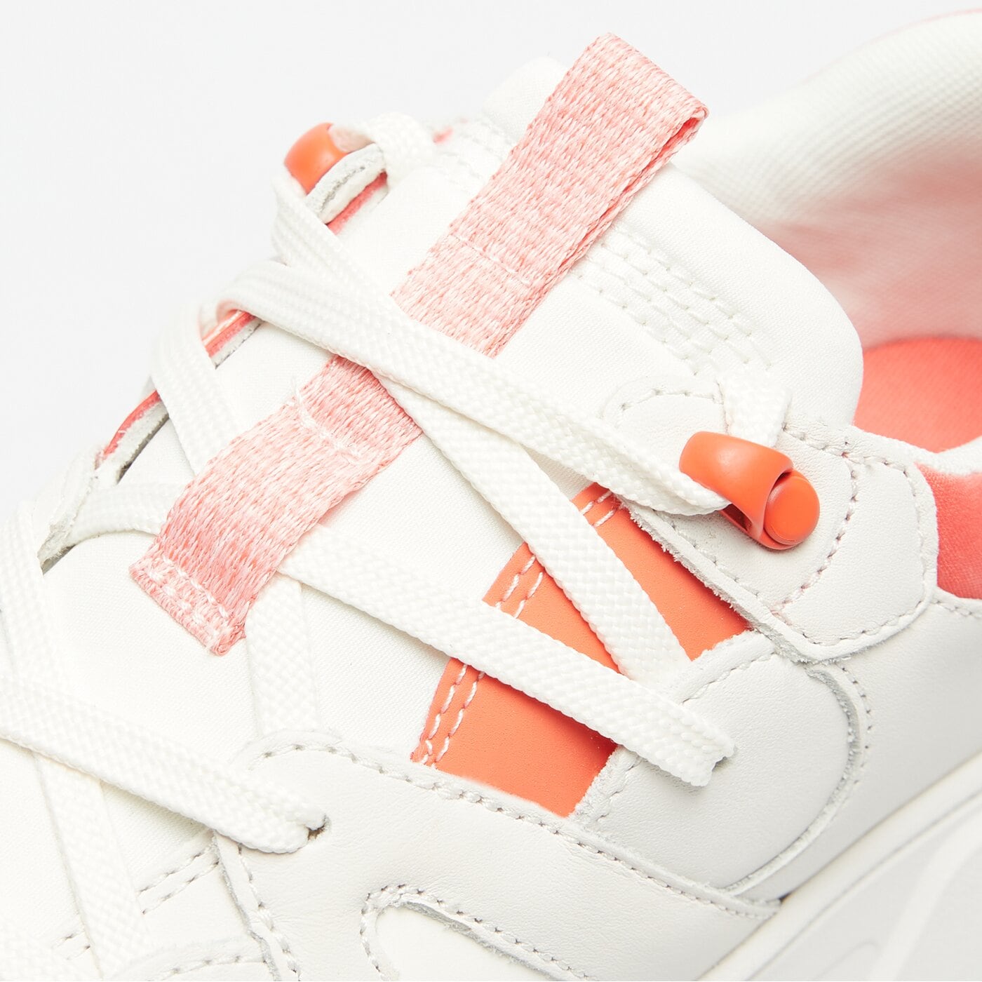 Damskie półbuty TIMBERLAND LAUREL COURT tb0a64j8em21 kolor biały