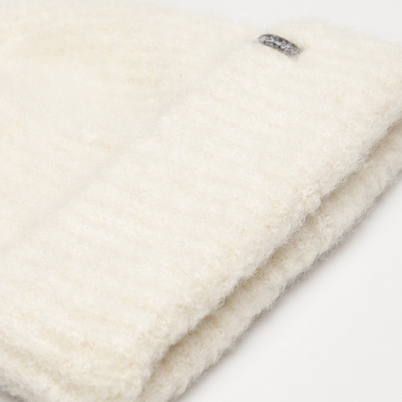 Damska czapka zimowa LEVI'S CZAPKA WOMEN'S FUZZY BEANIE d7829-0003 kolor biały