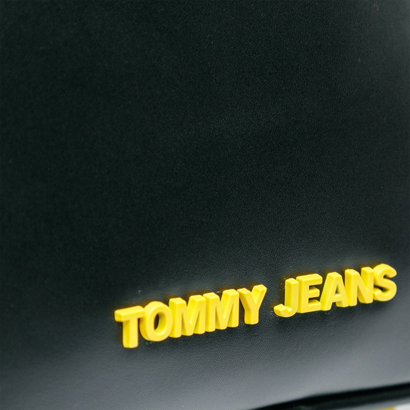 Damska torebka TOMMY HILFIGER TOREBKA TJW NEW GEN CROSSOVER aw0aw08566bds kolor czarny