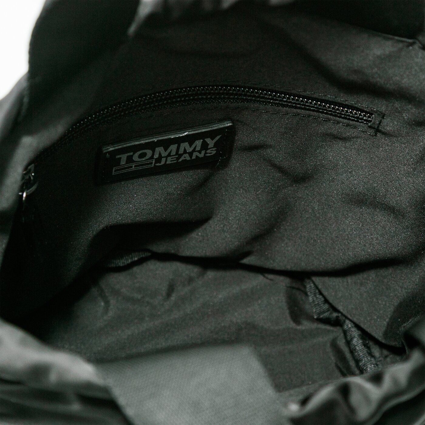 Damska torebka TOMMY HILFIGER TOREBKA TJW NYLON TWIST SM BUCKET BAG aw0aw09092bds kolor czarny