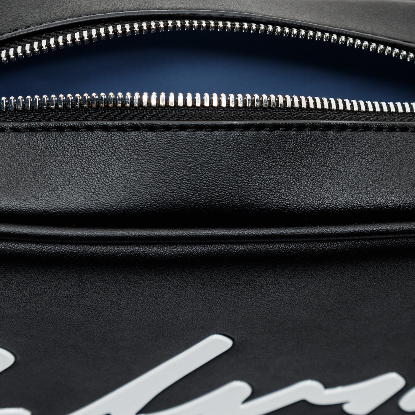 Damska torebka CALVIN KLEIN TOREBKA SCULPTED LARGE CAMERA BAG k60k606573bds kolor czarny