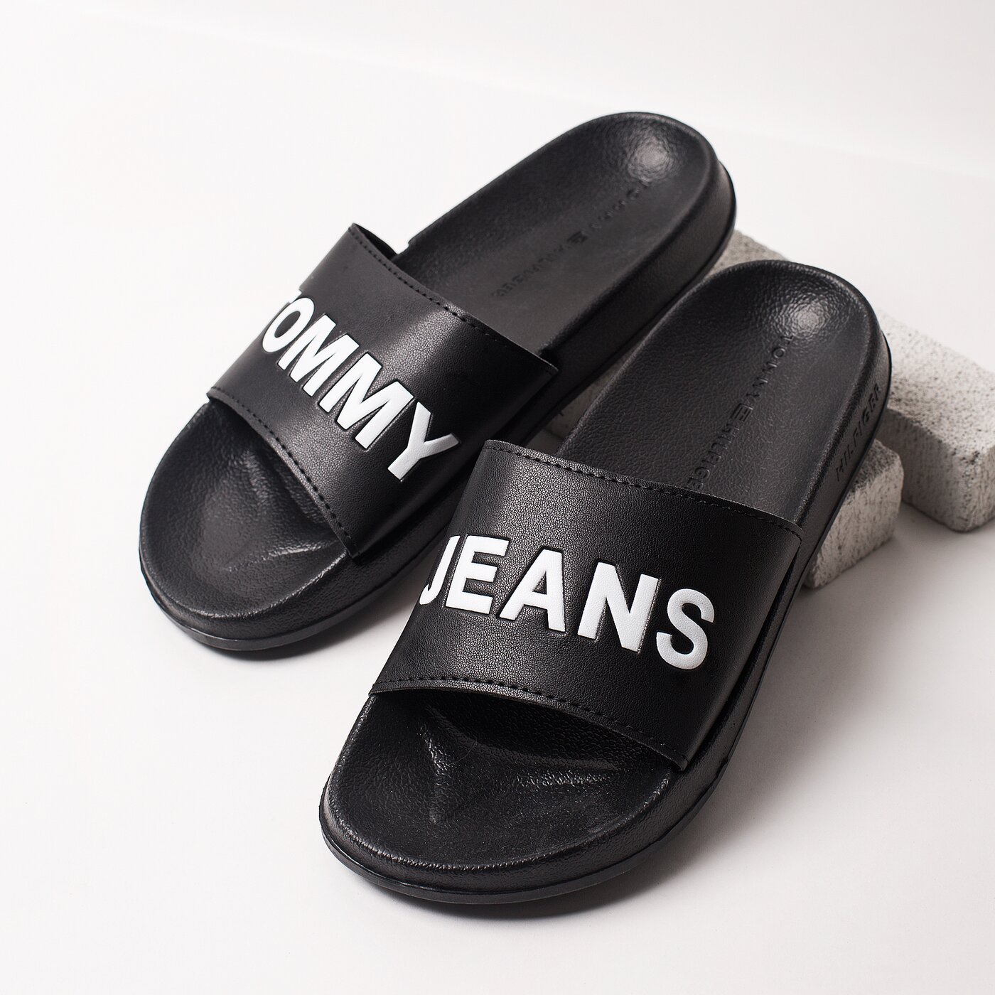 Damskie klapki TOMMY HILFIGER TOMMY JEANS POOL SLIDE en0en00193990 kolor czarny