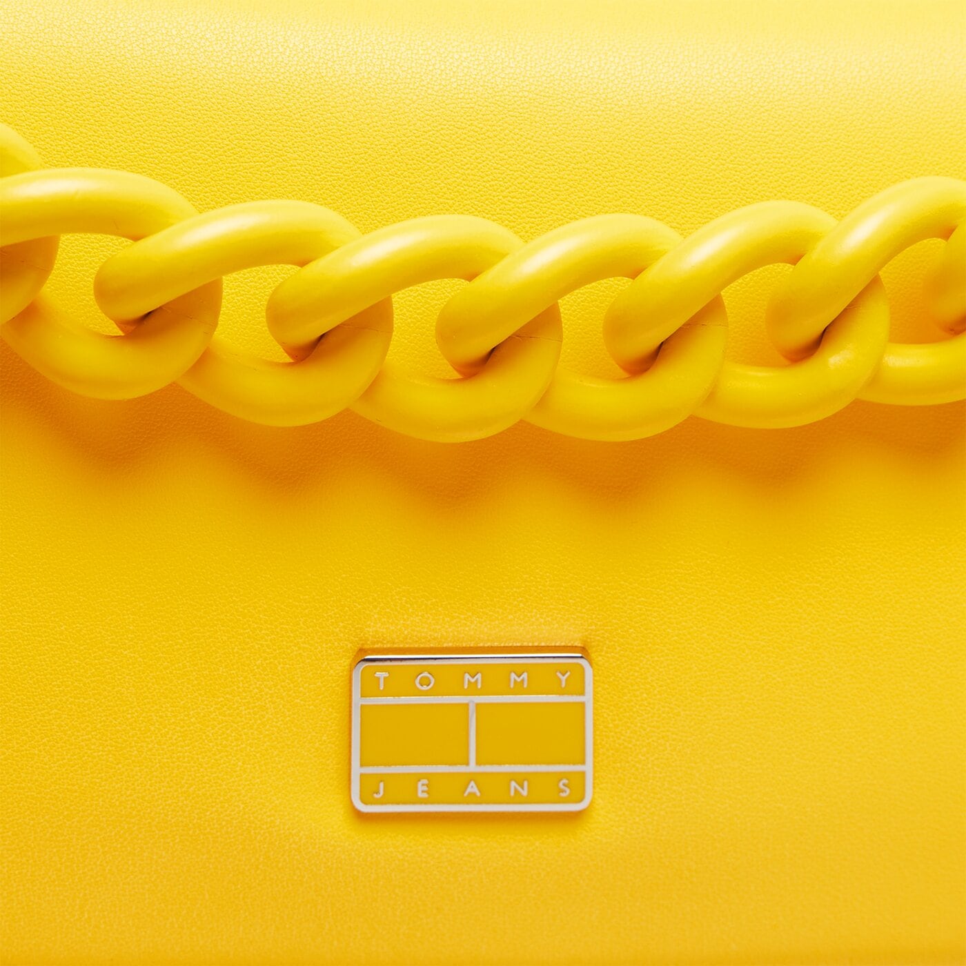 Damska torebka TOMMY HILFIGER TOREBKA TJW CITY-WIDE FLAP CROSSOVER aw0aw15936zfm kolor żółty