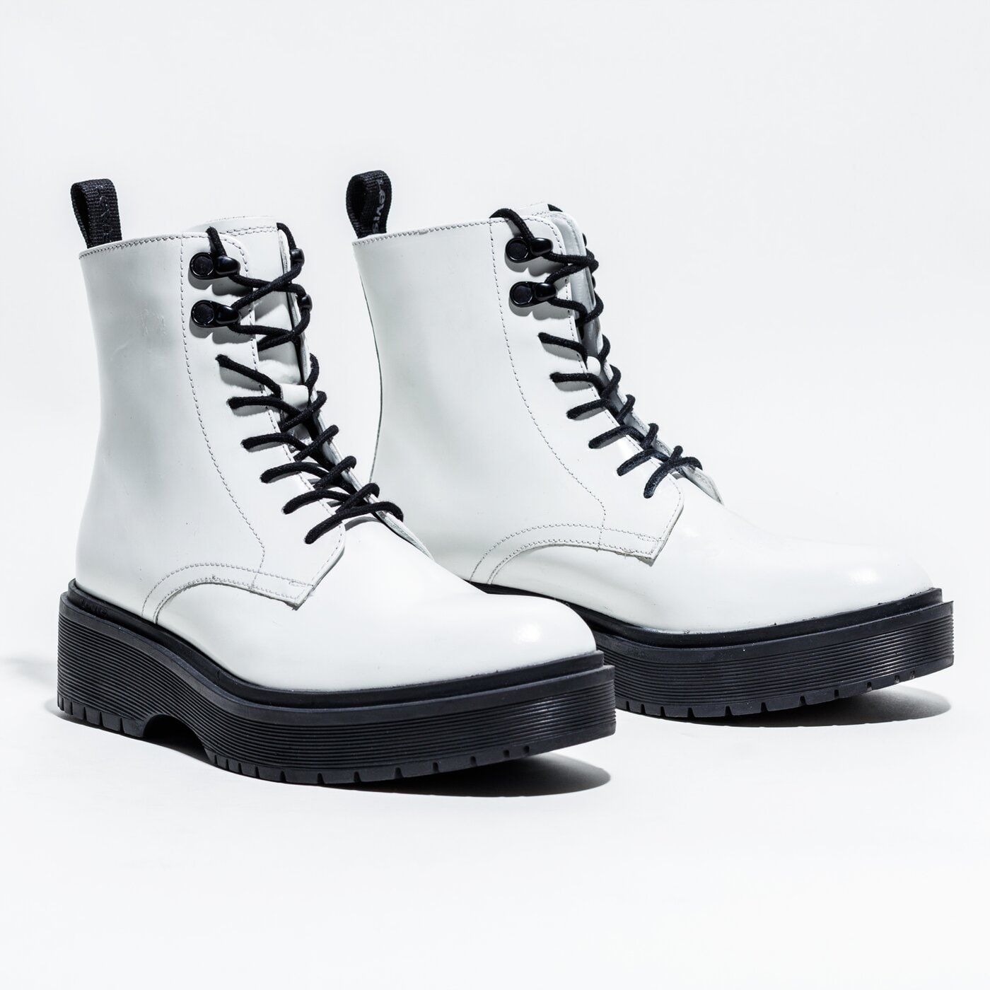 Damskie botki / sztyblety LEVI'S BRIA 233648 eu 662-51 kolor biały