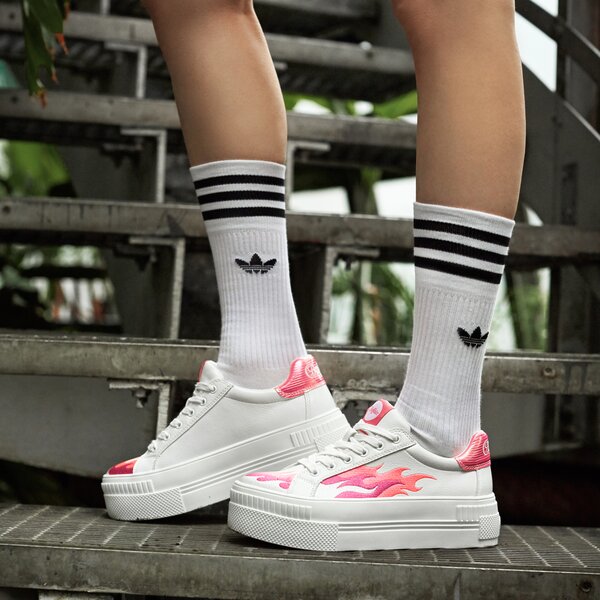 Damskie sneakersy (buty) BUFFALO PAIRED FLAMES 1630479 kolor biały