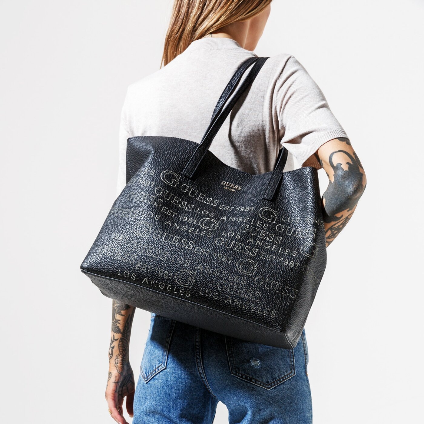 Damska torebka GUESS TOREBKA VIKKY LARGE TOTE hwpf6995240bla kolor czarny