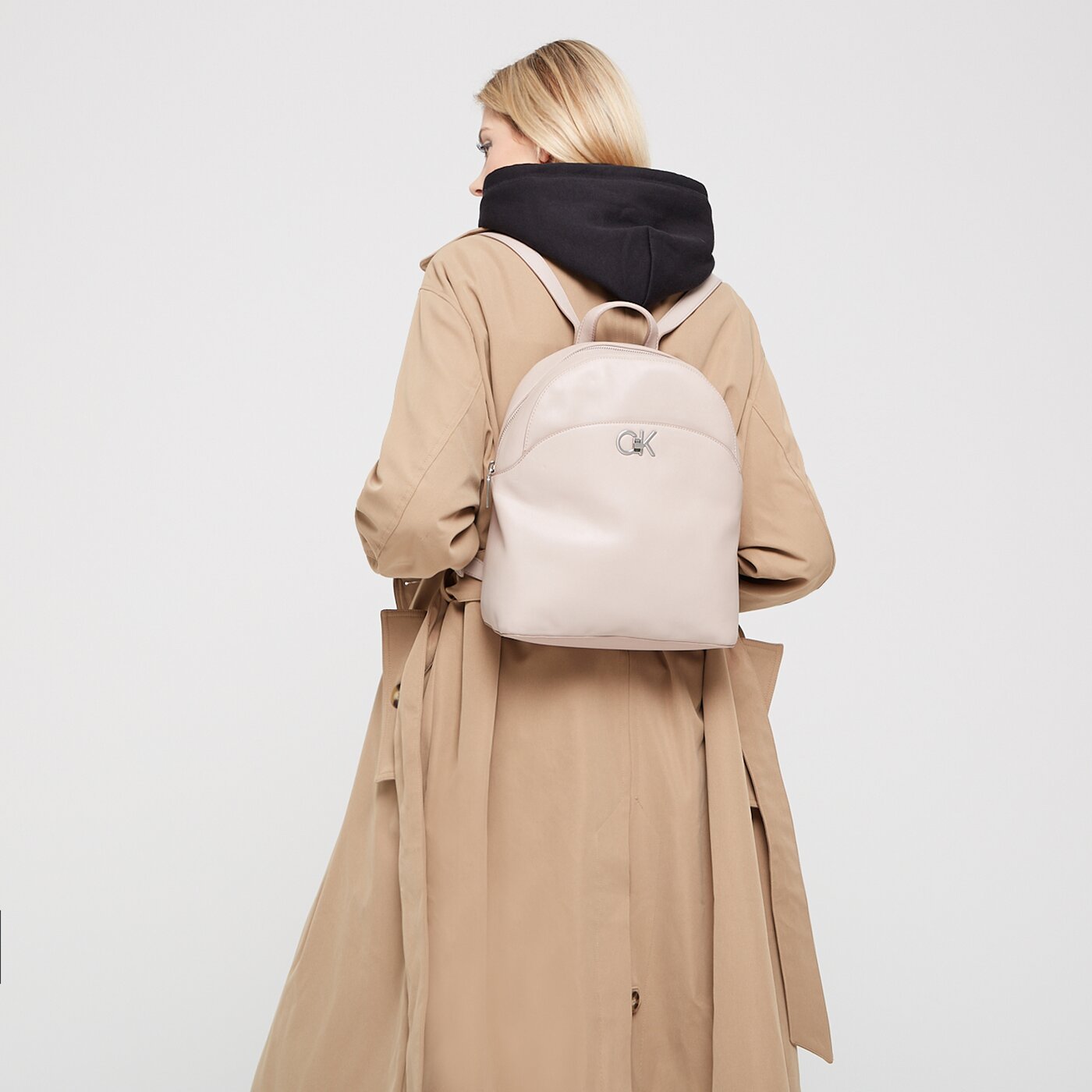 Damski plecak CALVIN KLEIN PLECAK RE-LOCK DOMED BACKPACK k60k611074pe1 kolor beżowy