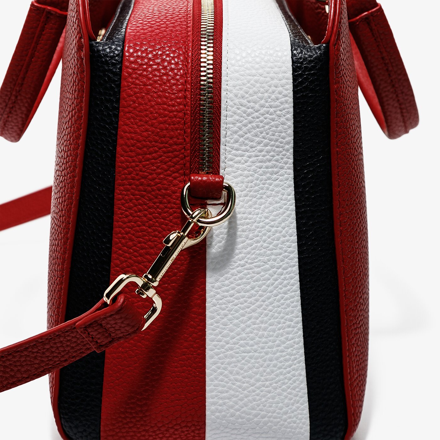 Damska torebka TOMMY HILFIGER TOREBKA TH ESSENCE DUFFLE CORP aw0aw08848xmp kolor czarny