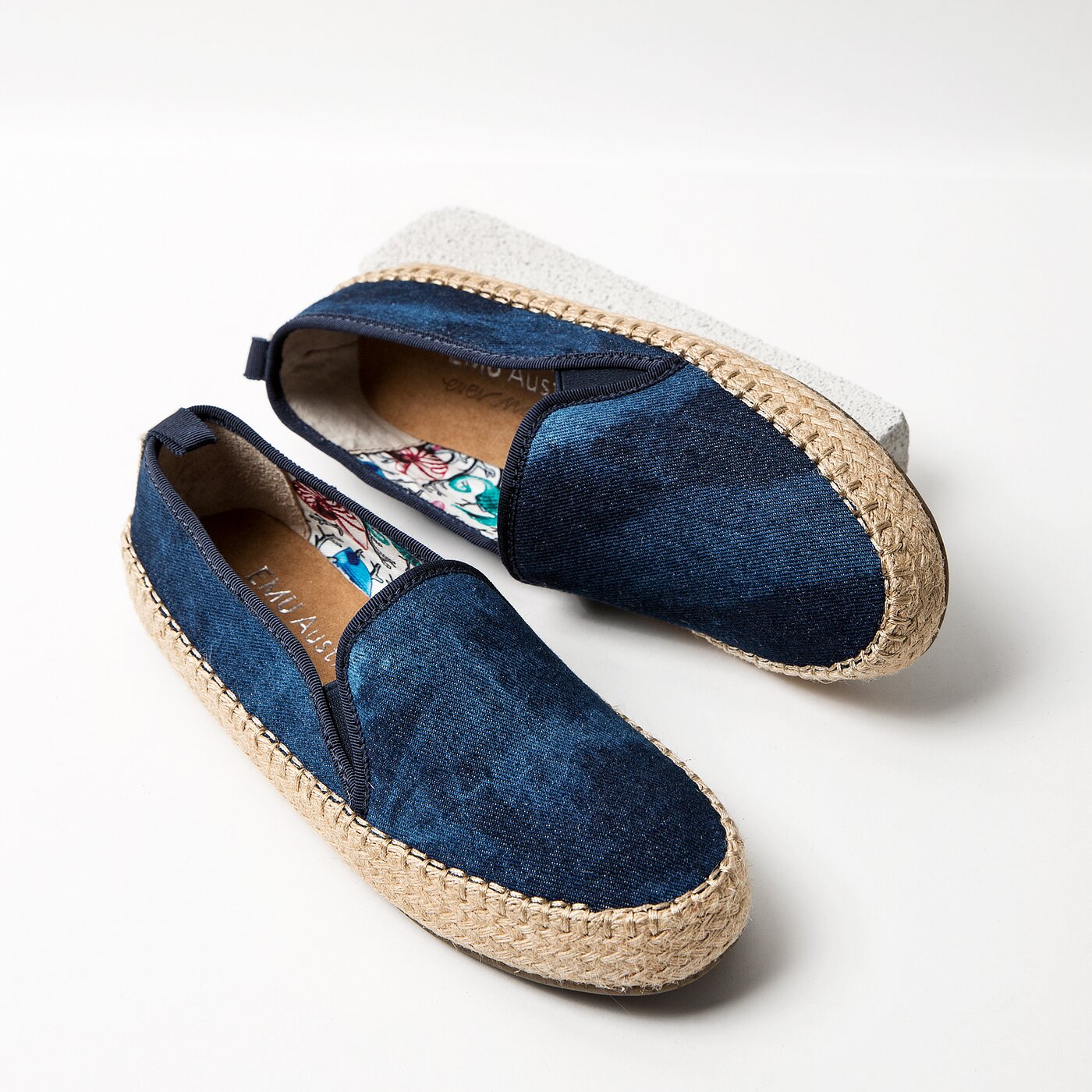 Damskie espadryle EMU GUM DARK DENIM DISTRESS w11385darkdenimdist kolor granatowy