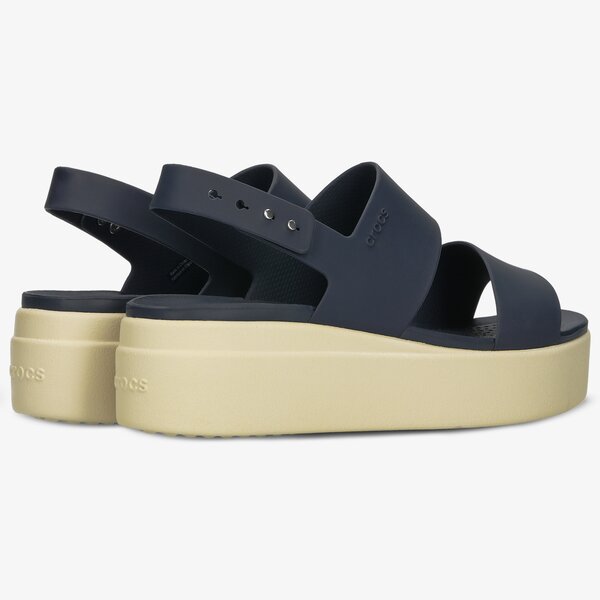 Damskie sandały CROCS BROOKLYN LOW WEDGE 20645346k kolor granatowy