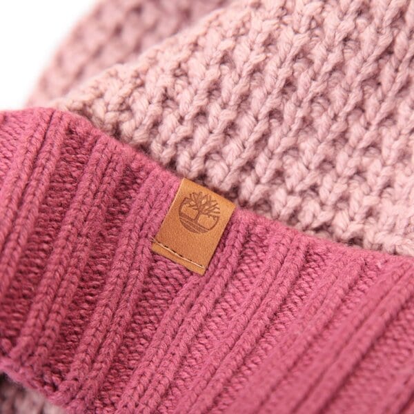 Damska czapka zimowa TIMBERLAND CZAPKA WAFFLE KNIT POM BEANIE j1805695 kolor różowy