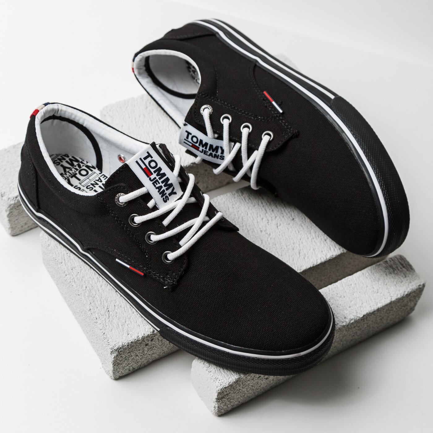 Męskie trampki TOMMY HILFIGER TOMMY JEANS TEXTILE SNEAKER em0em00001990 kolor czarny