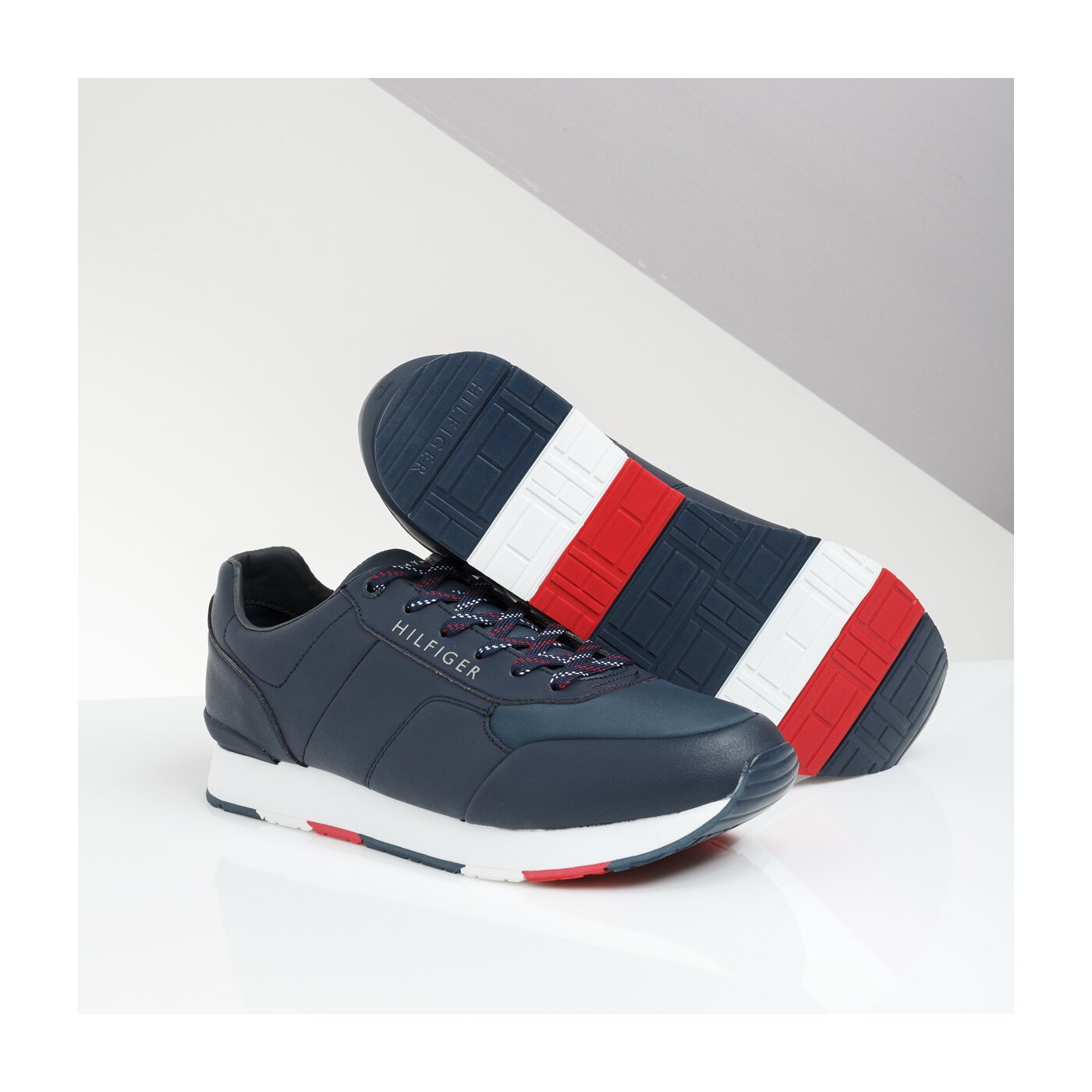 Męskie sneakersy (buty) TOMMY HILFIGER LEEDS 5C fm0fm02057403 kolor granatowy