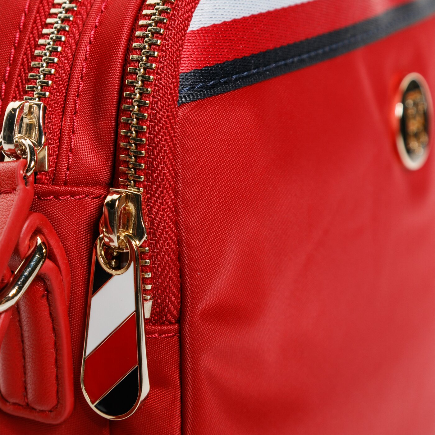 Damska torebka TOMMY HILFIGER TOREBKA POPPY CROSSOVER CORP aw0aw08827xmp kolor czarny