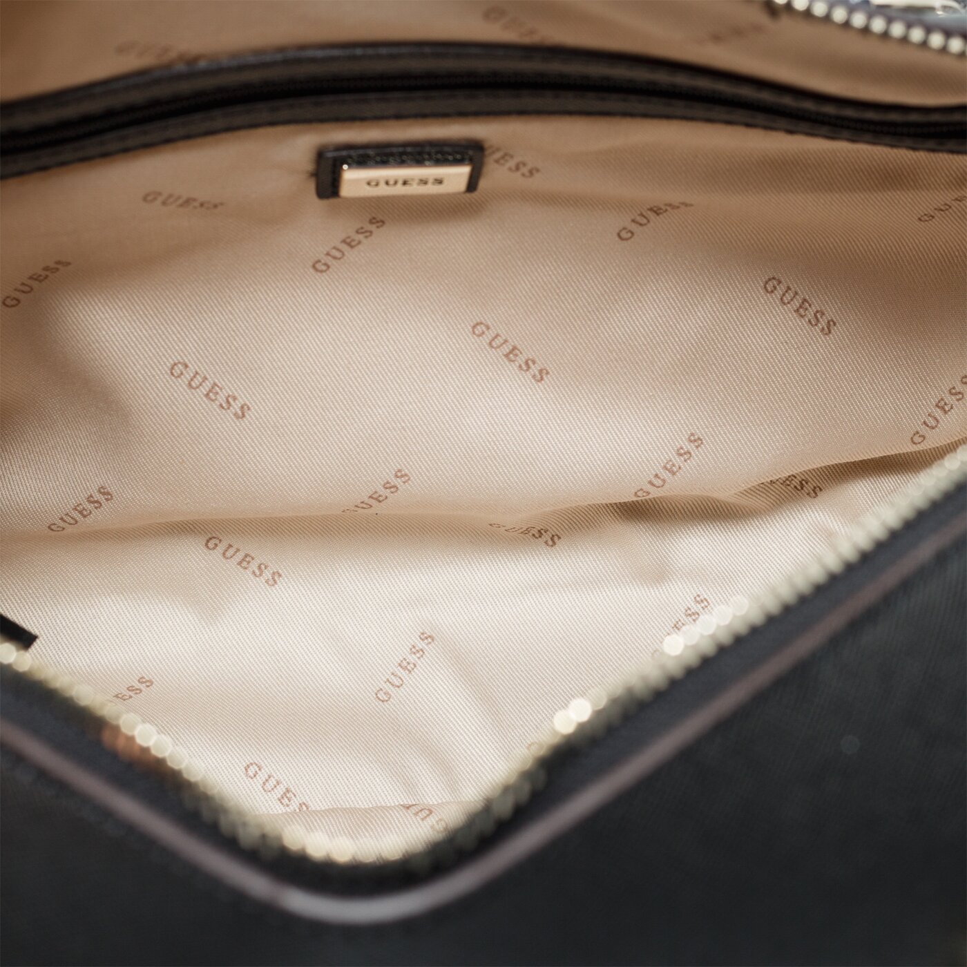 Damska torebka GUESS TOREBKA SOUTH BAY BOX SATCHEL hwvs7752060bla kolor czarny