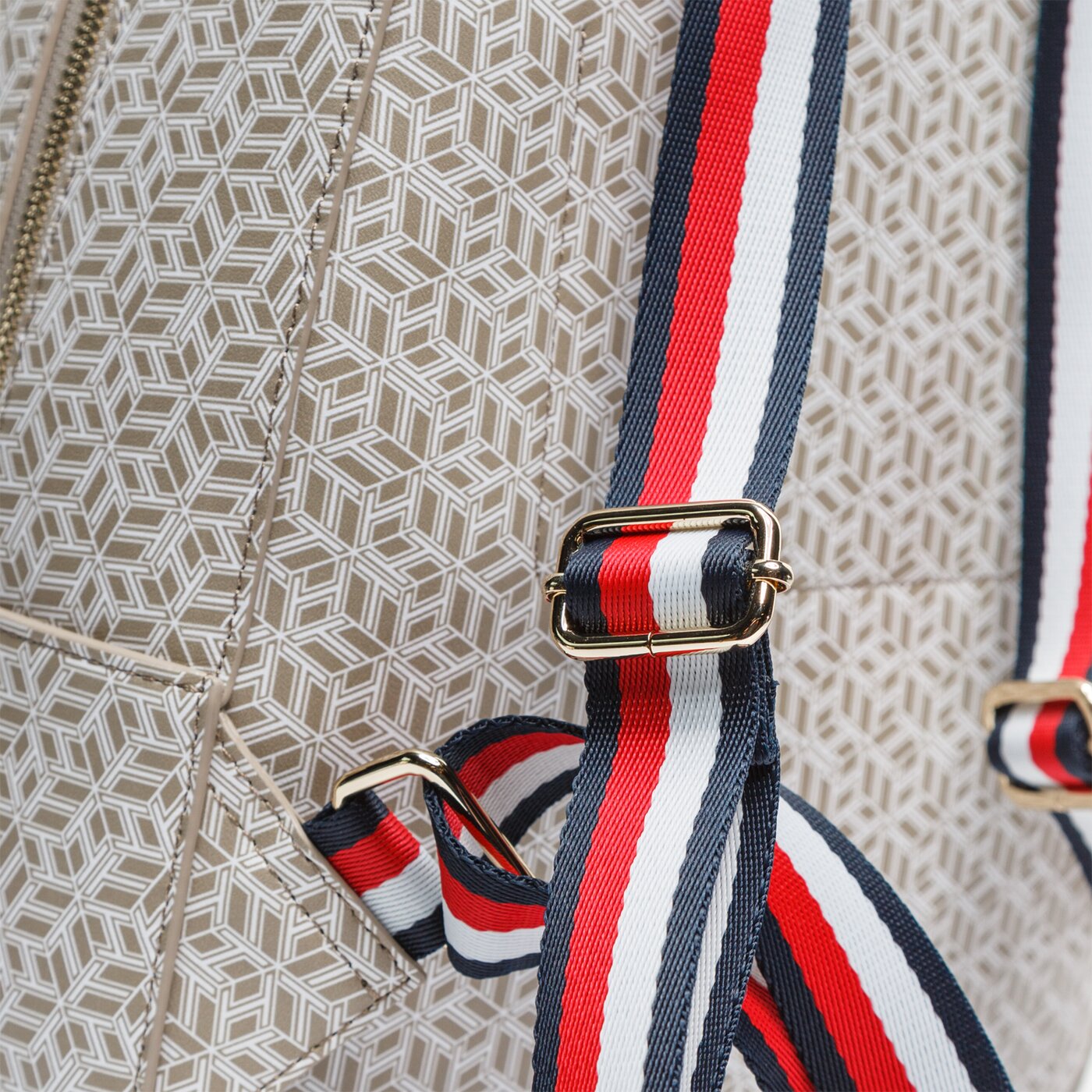 Damski plecak TOMMY HILFIGER PLECAK ICONIC MONOGRAM aw0aw079260f7 kolor multicolor