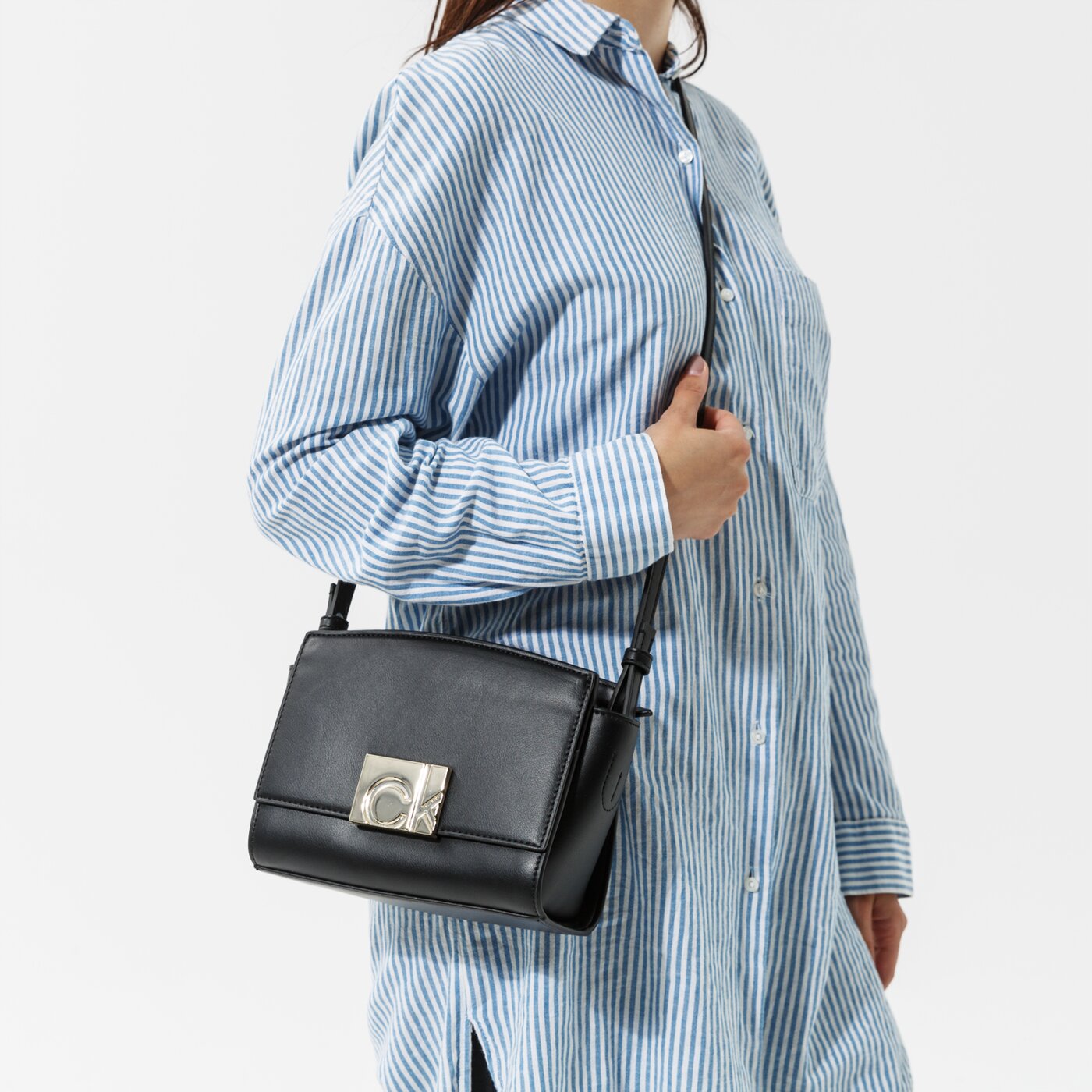 Damska torebka CALVIN KLEIN TOREBKA XBODY W/ZIP JQ STRAP k60k608055bax kolor czarny