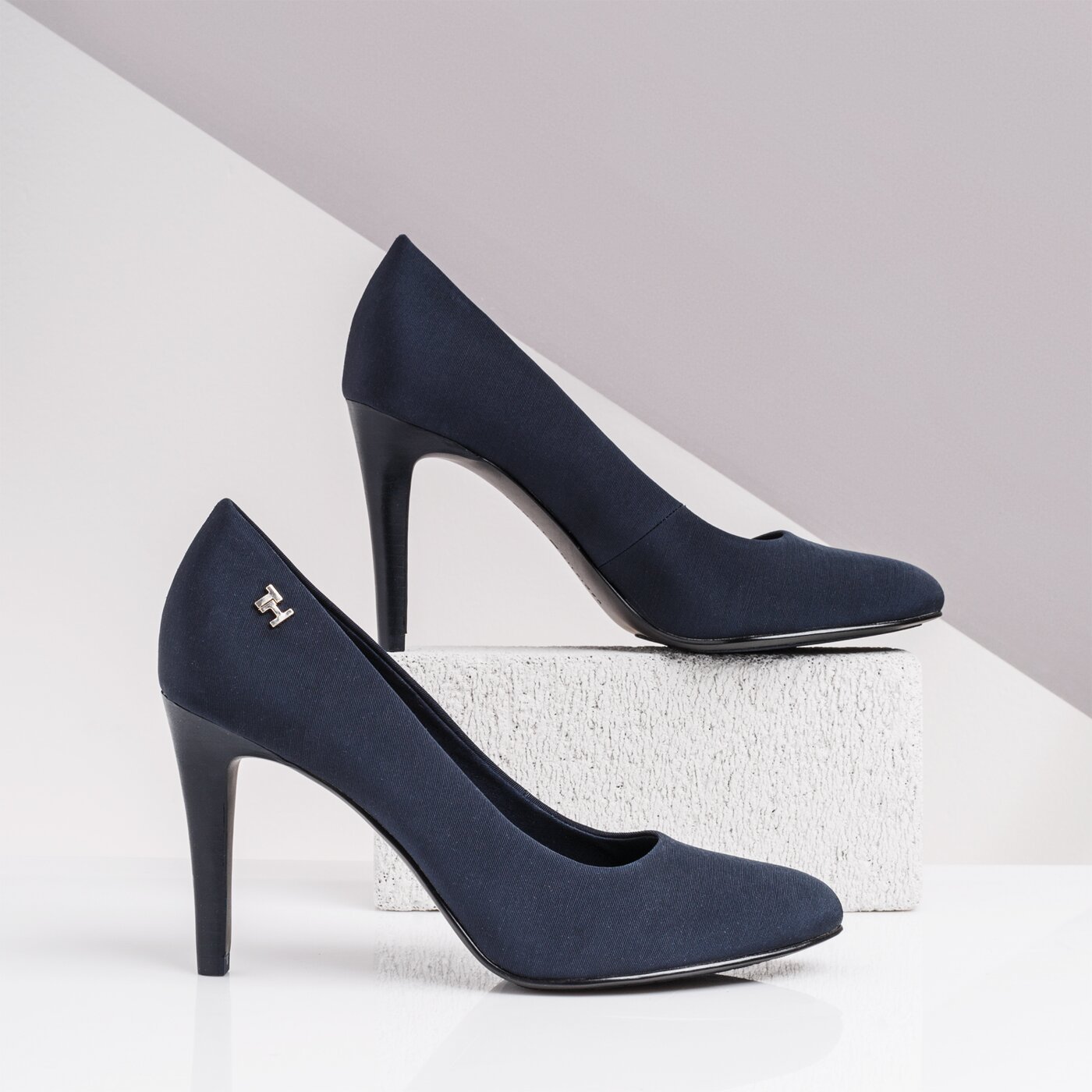 Damskie szpilki / czółenka TOMMY HILFIGER ESSENTIAL TEXTILE PUMP fw0fw04544cki kolor granatowy