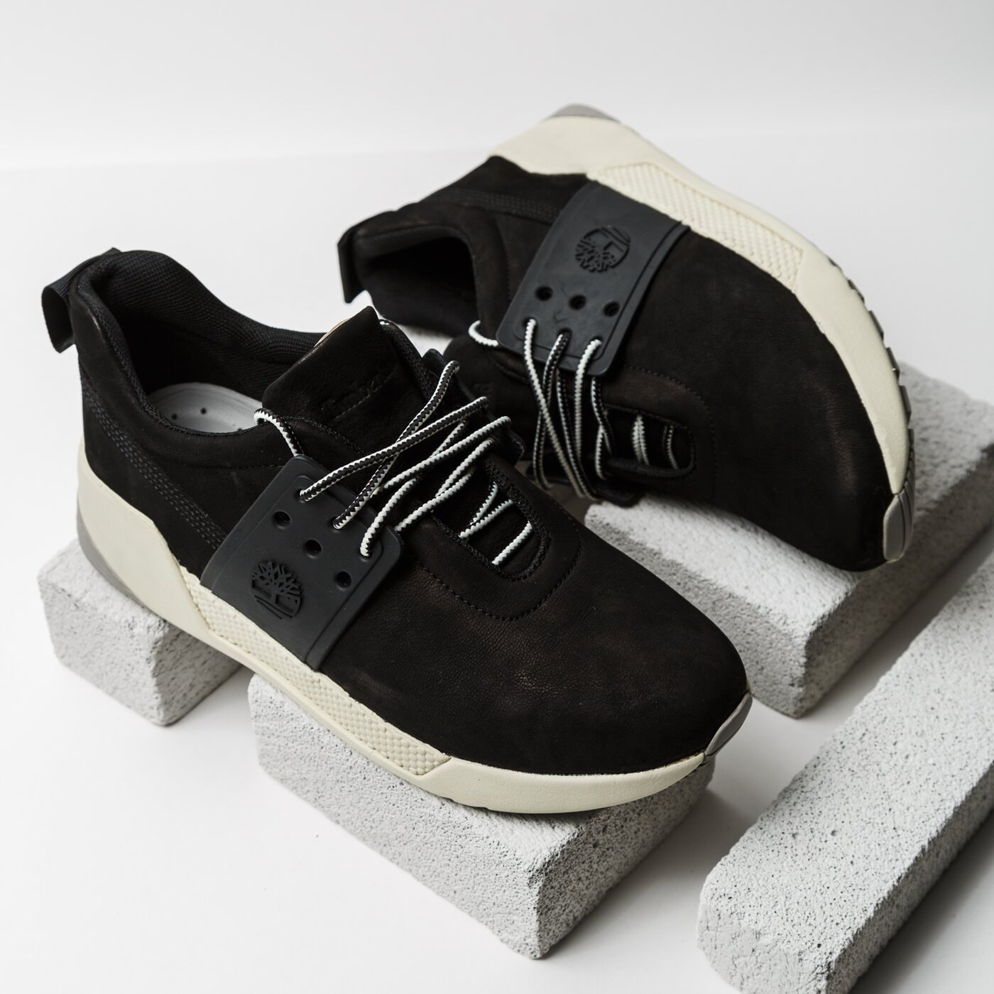 Damskie sneakersy (buty) TIMBERLAND KIRI UP LEATHER OXFORD a1nxy kolor czarny