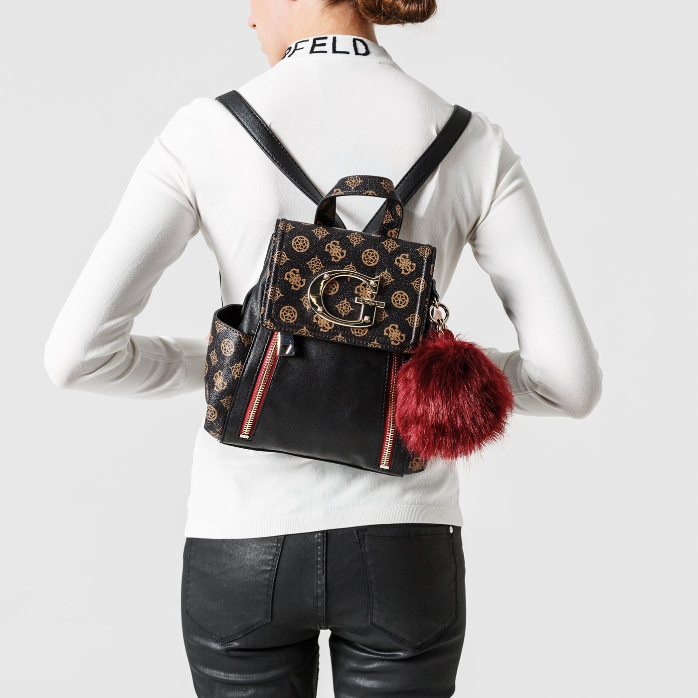 Damski plecak GUESS PLECAK KAROLA hwsg7444320blm kolor multicolor