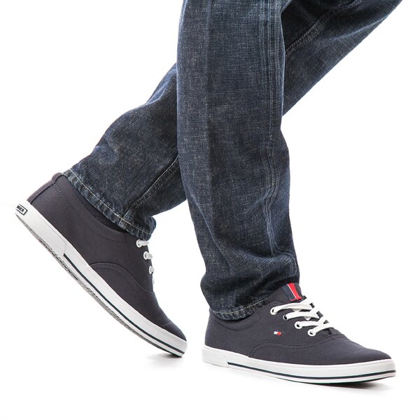 Męskie trampki TOMMY HILFIGER HARRY 8D fm56819115403 kolor granatowy