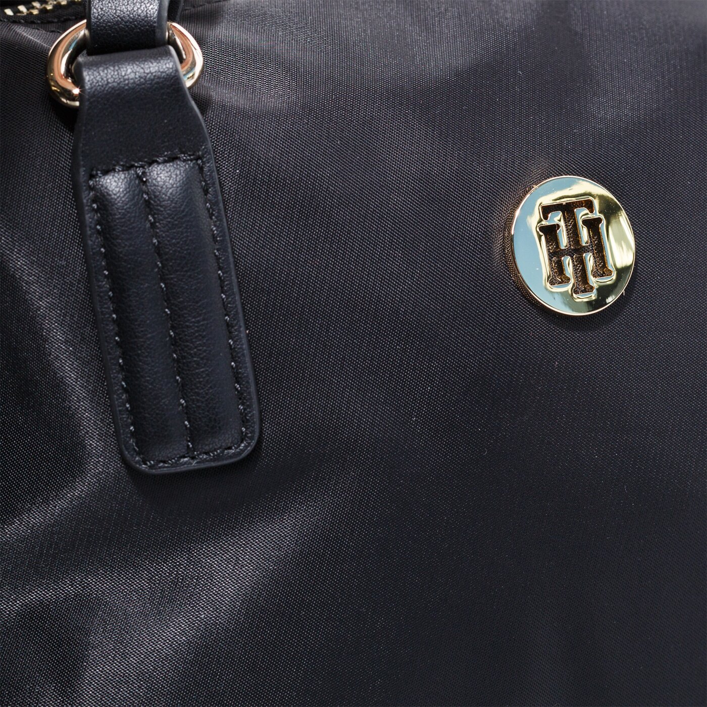 Damska torebka TOMMY HILFIGER TOREBKA POPPY SMALL TOTE SOLID aw0aw088300gj kolor czarny