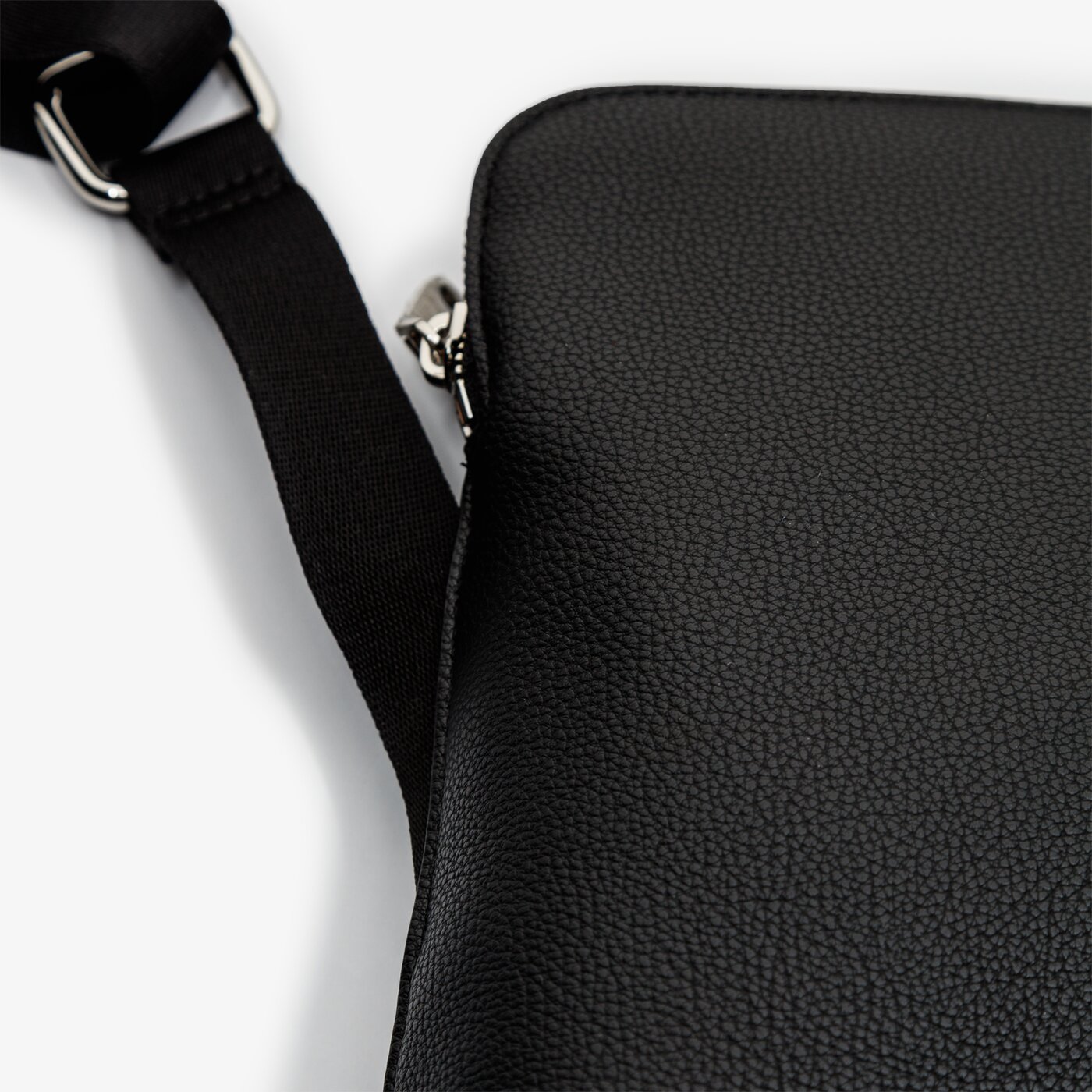 CALVIN KLEIN TORBA MICRO PEBBLE MICRO FLAT PACK k50k505549bds kolor czarny