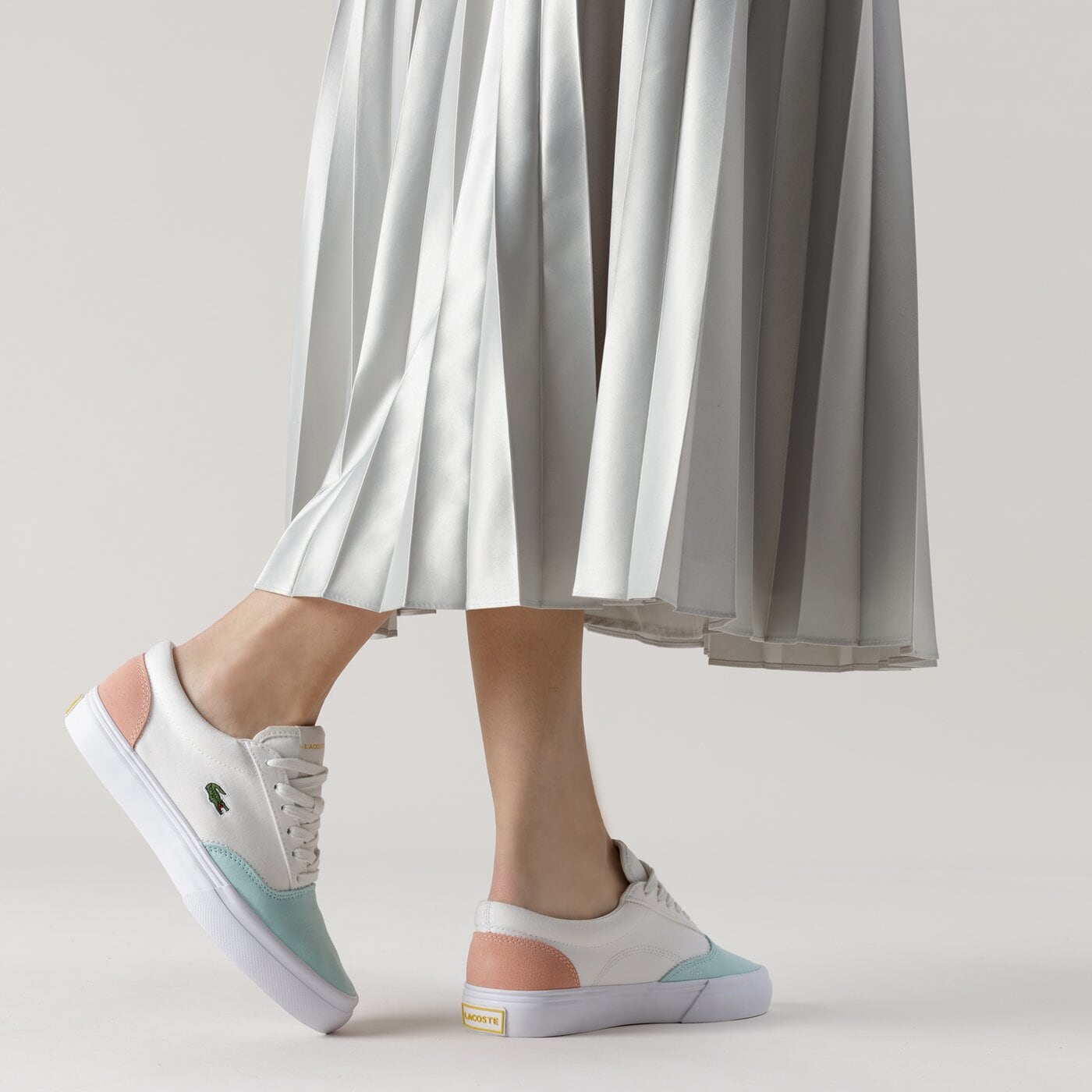 Damskie trampki LACOSTE JUMP SERVE LCE 0722 2 CFA 743cfa0007t66 kolor biały