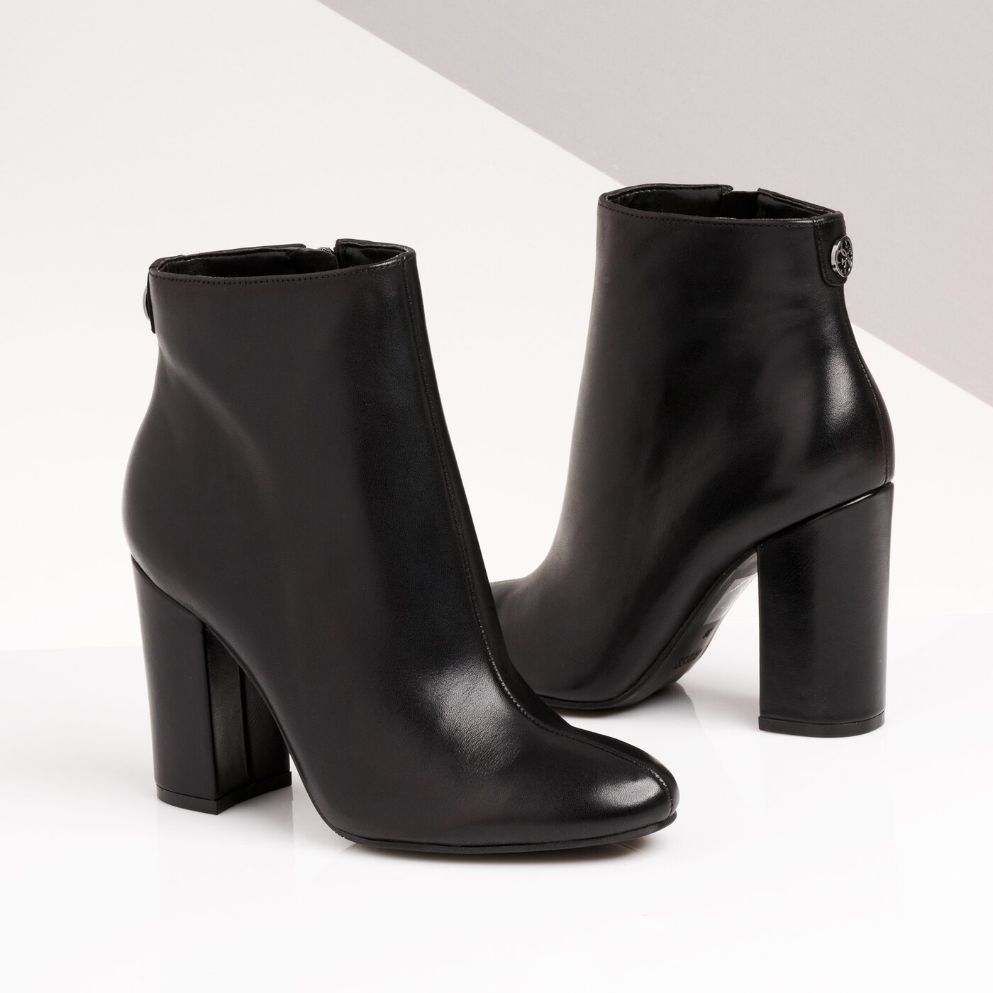 Damskie botki / sztyblety GUESS LANNAHA fl8laalea10black kolor czarny