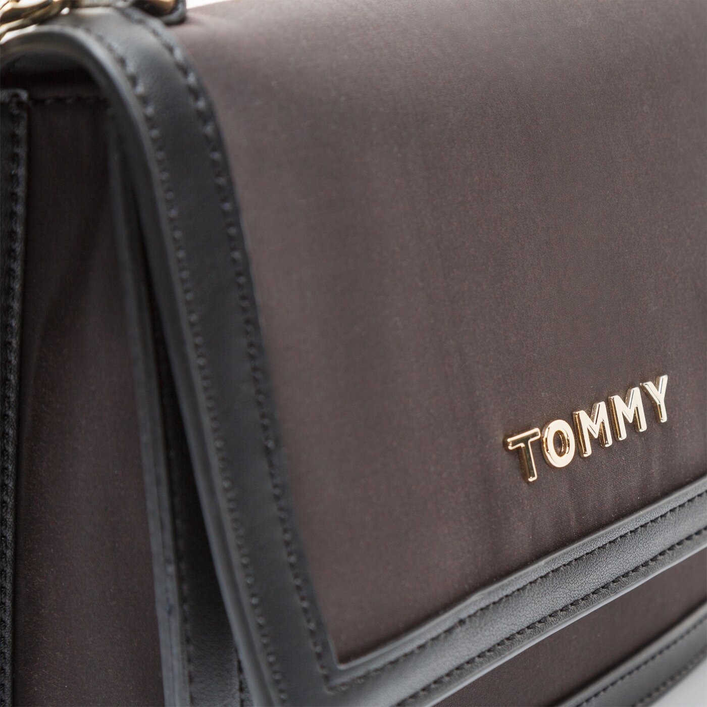 Damska torebka TOMMY HILFIGER TOREBKA SEASONAL CROSSOVER aw0aw07979bds kolor czarny