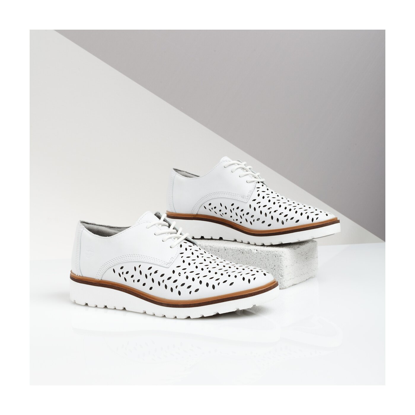 Damskie półbuty TIMBERLAND ELLIS STREET PERF OXFORD tb0a1spn1001 kolor biały