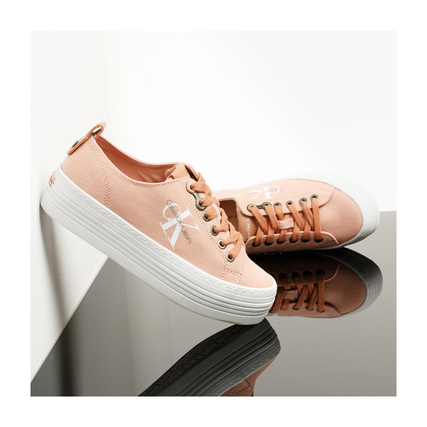 Damskie trampki CALVIN KLEIN ZOLAH r0673dsk kolor różowy