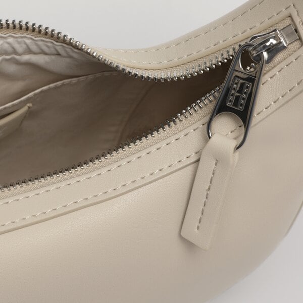 Damska torebka TOMMY HILFIGER TOREBKA TJW BOLD SHOULDER BAG aw0aw15433aev kolor biały